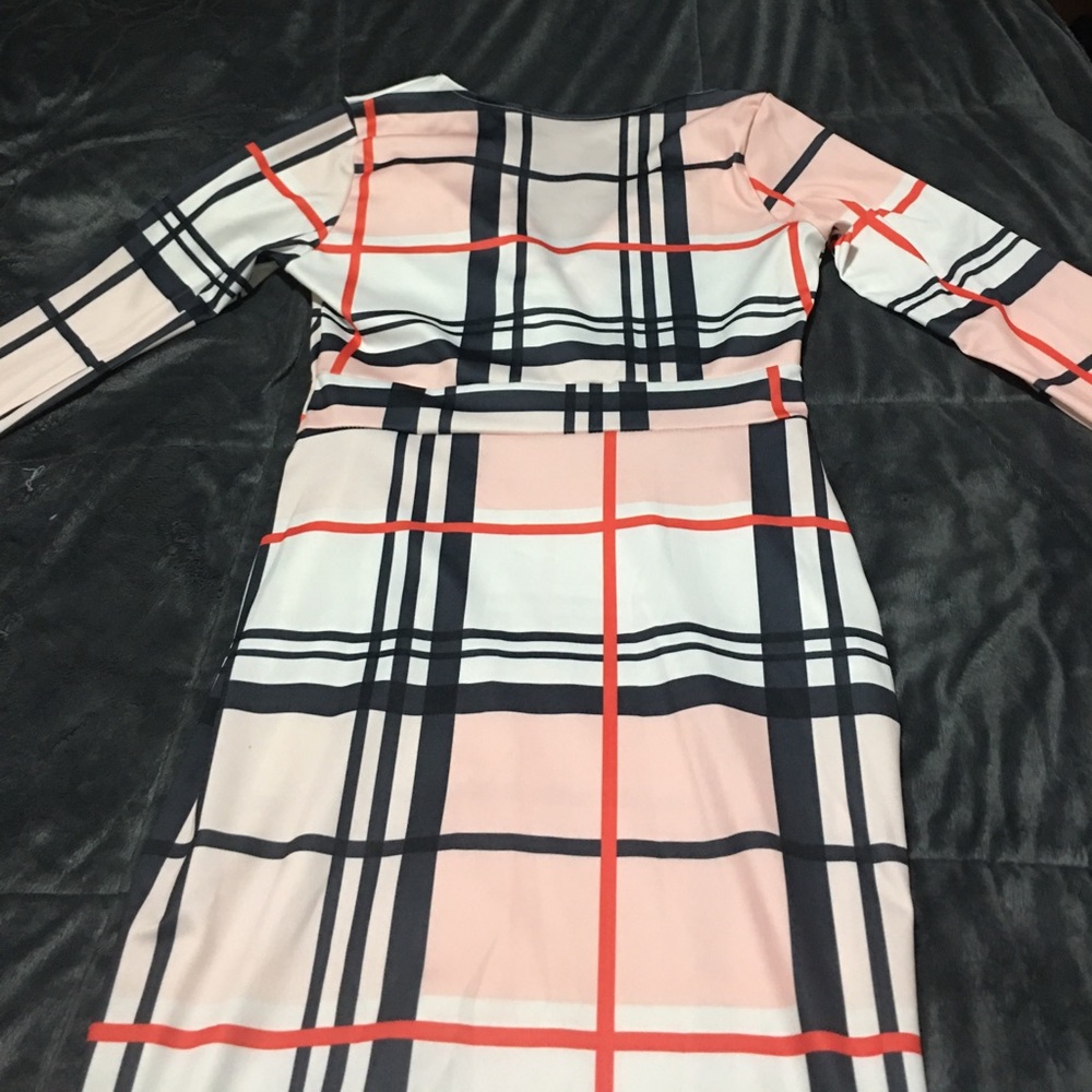 Beautiful plaid dress - Picture 2 of 3